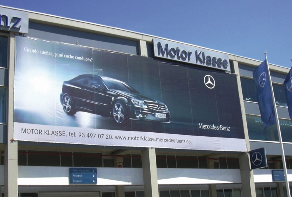 lona publicitaria de mercedes benz